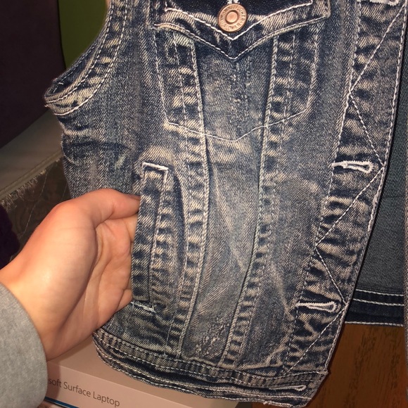 Jean vest! With distorted and acid wash denim - Picture 5 of 6
